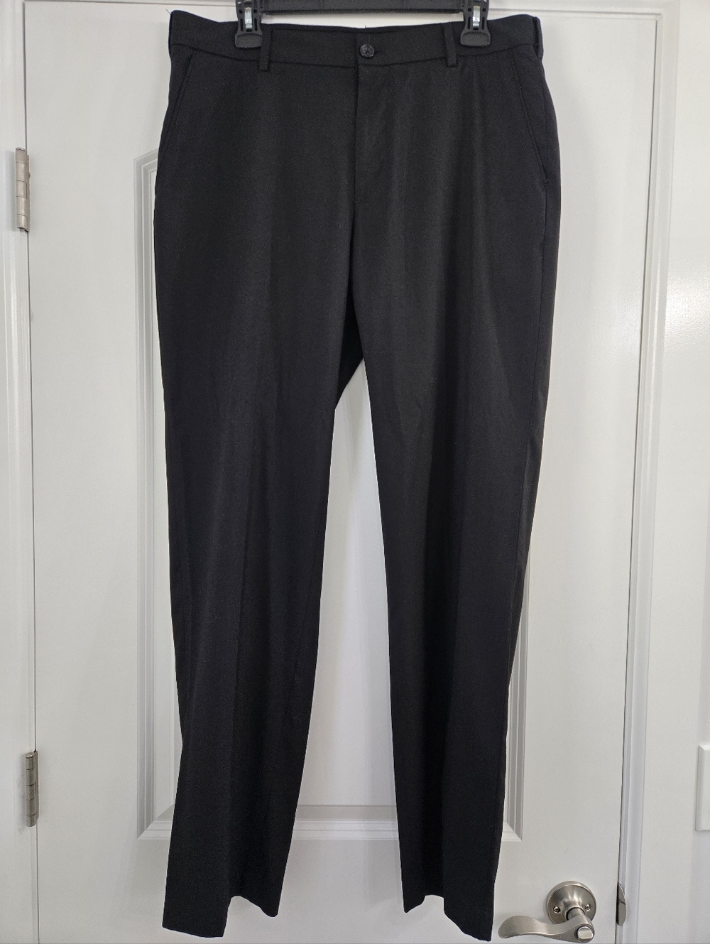 Van Heusen Men's Straight Fit Dress Pants Black Size 33x32 Flat Front Slacks